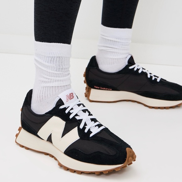 New Balance 327 Sneaker - Picture 2 of 5